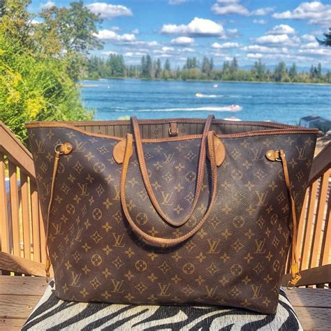 louis vuitton neverfull largest size